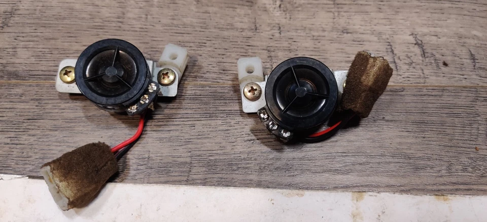 Par de mini altavoces de audio tuiteros panel puerta Subaru Forester 1998-2002 genuinos Foto 2 de 4