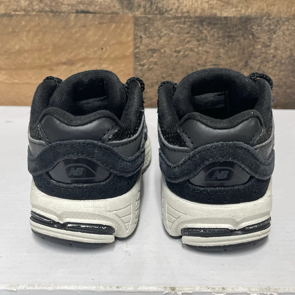 New Balance 2002R Negro Blanco - Niños Talla 6C - IC2002BK Foto 4 de 4