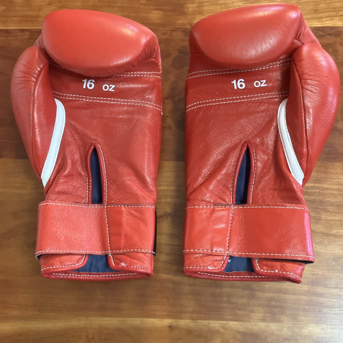 Winning MS-600B Sparring Boxing Gloves Red White 16 oz Boxing