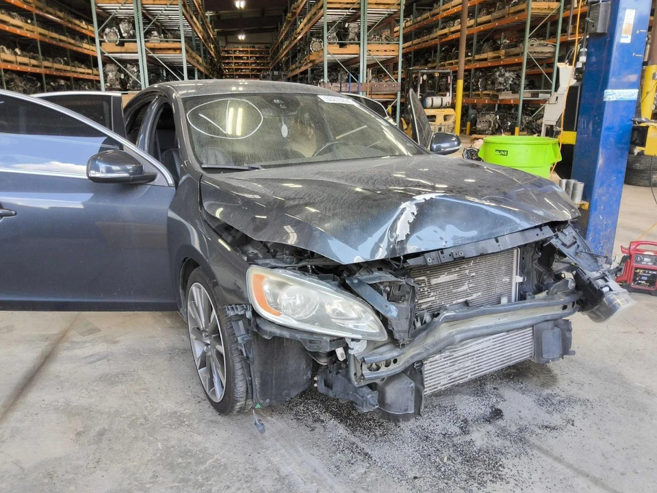 Conjunto de bomba y motor ABS usado se adapta a: conjunto de bomba Volvo S60 2015 grado A Foto 2 de 4