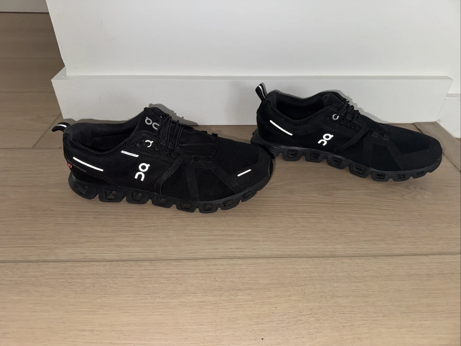 ON Cloud 5 Waterproof All Black Sneakers Shoes 59-98838 Womens Size 10