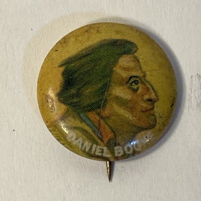 1934 Pinback Daniel Boone Yank Clothing Jr. Hero