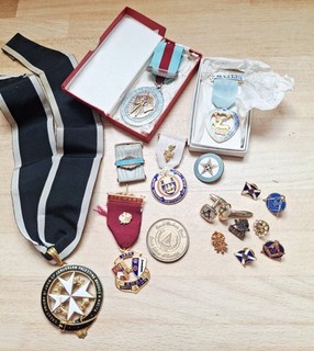 Vintage Masonic Regalia Medal Lot: 1992 UGLE 275th Jewel Knights of Malta Pins