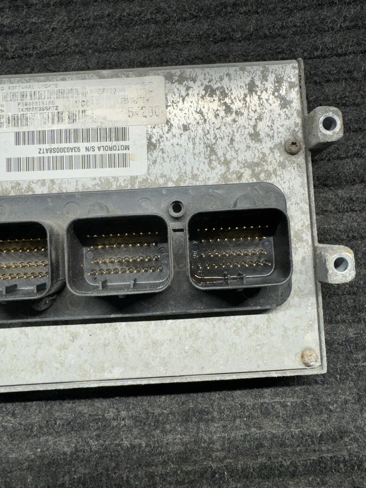 Dodge Ram 1500 2004 módulo de control del motor 5,7 L 4x2 ECU ECM 56029161AB OEM CA Foto 3 de 4