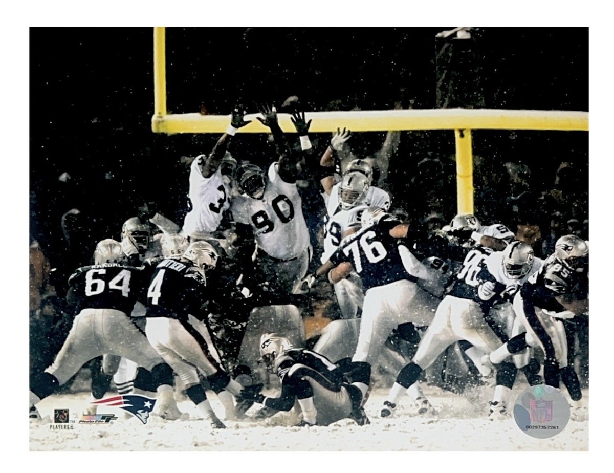 Adam Vinatieri signed New England Patriots football 8x10 photo Proof COA autographed Adam Vinatieri signed New England Patriots football 8x10 photo Proof COA autographed