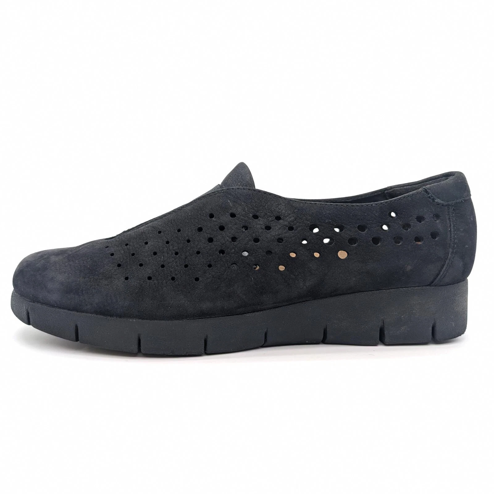 Flats comodi slip on slip on Clarks in pelle nera Nubuck Perf donna US 9 5
