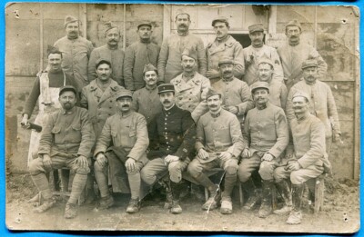 cpa CARTE PHOTO Soldats du 8e Régiment Militaires Uniformes Armes
