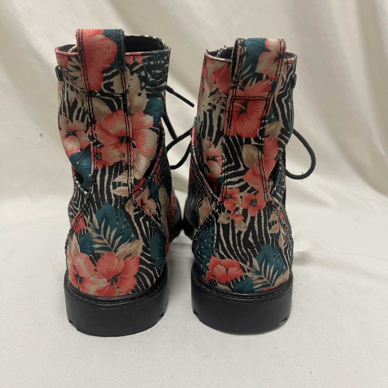 Volcom Go Figure Combat Boots Zebra Hibiscus Flor… - image 4