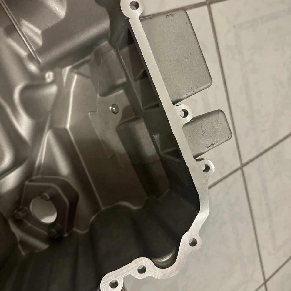 Cacerola de aceite de motor de aluminio mejorada para BMW F23 F30 E84 228i 320i 328i 428i L4 2,0 L Foto 3 de 4