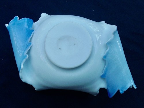 MODERN MILK GLASS RUFFLED BASKET with Pale Blue inside~5" x 8" - Picture 4 of 4