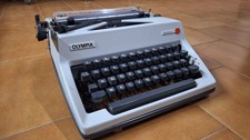 MACCHINA DA SCRIVERE OLYMPIA MONICA  Vintage Funzionante