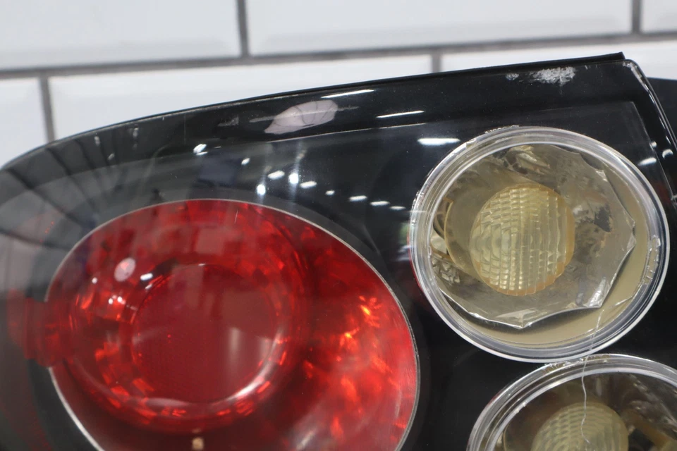 Lámpara de luz trasera izquierda Pontiac GTO 2005-2006 *Lente de agrietamiento por calor* Foto 4 de 4