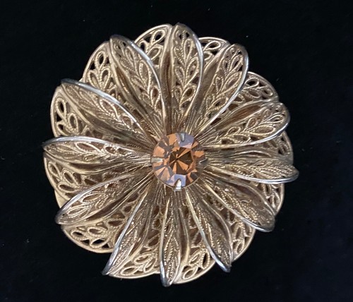 Spilla, clip sciarpa tono oro filigrana, centro strass topazio, MCM bellissima - Foto 4 di 12