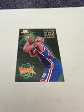 DERRICK COLEMAN NETS 1995 SKYBOX NBA, ATOMIC INSERT BASKETBALL CARD #A9