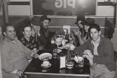Bauarbeiter essen im Café in Alexandria 4x6 Foto