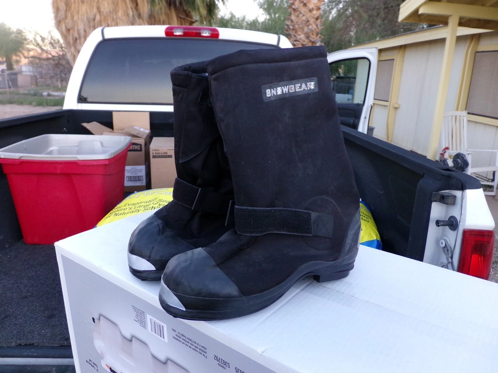 SnowGear Men’s Overboots Winter Boots Size 11 Studded Fleece Lined NWOT