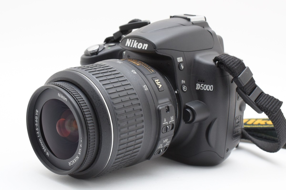 Near Mint] Nikon D5000 Digital Camera w AF-S NIKKOR 18-55mm