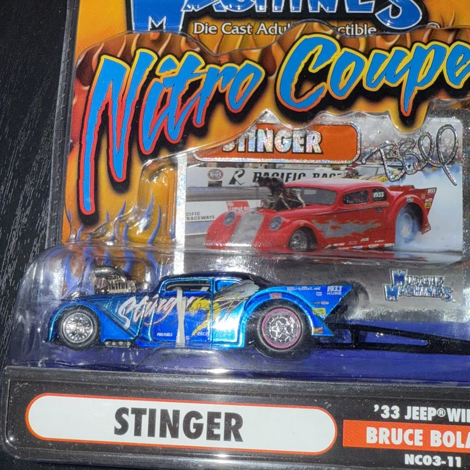 Muscle Machines Nitro 2003 cupé: Jeep Willys Stinger azul '33, Bruce Boland nuevo en paquete Foto 3 de 4