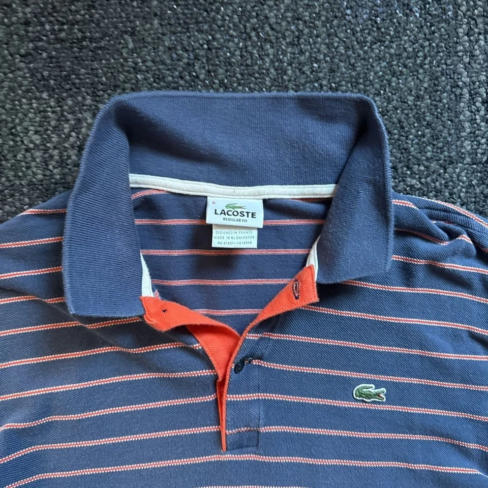 Camisa polo masculina listrada azul marinho e laranja Lacoste - Imagem 2 de 4
