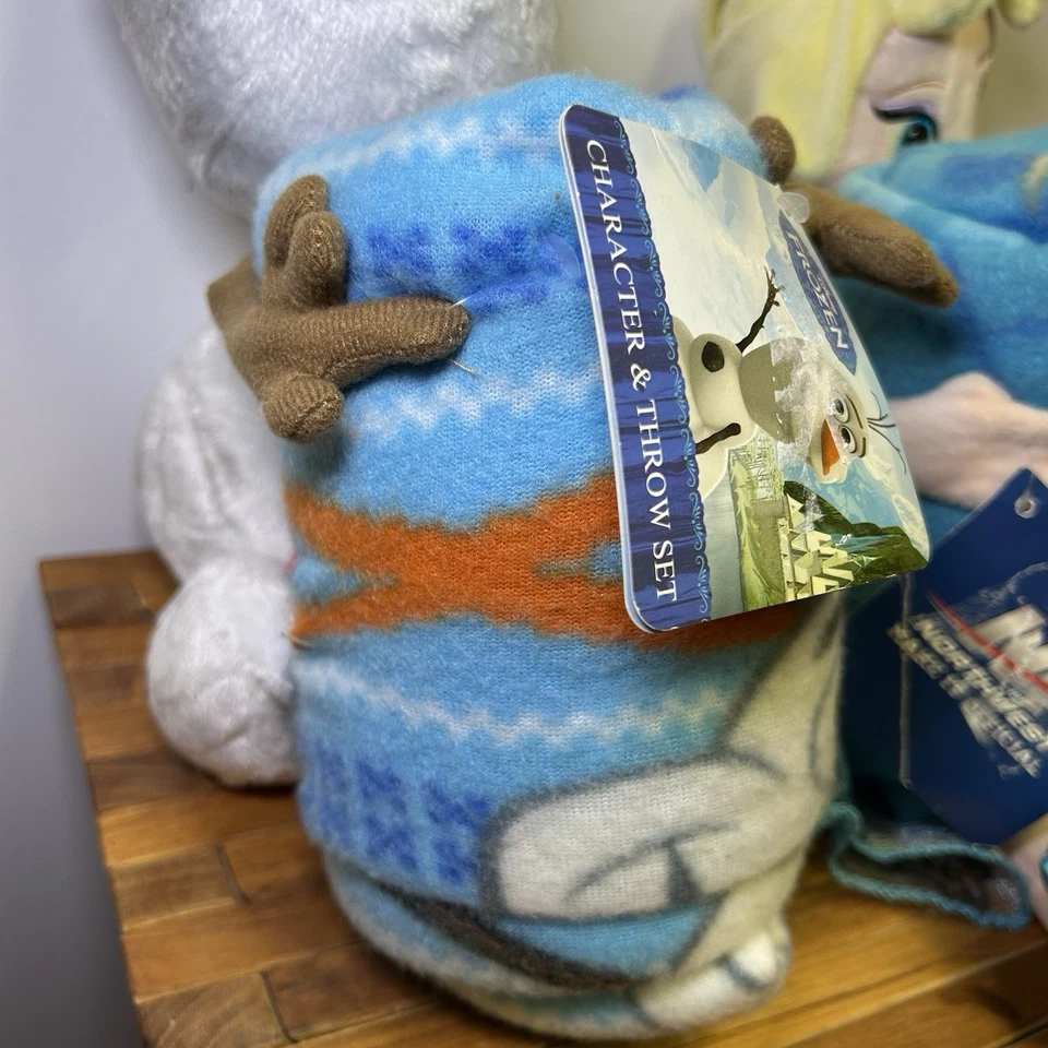 JUEGO DE MANTA Y PERSONAJE DE PELUCHE DISNEY FROZEN ELSA OLAF Foto 3 de 4