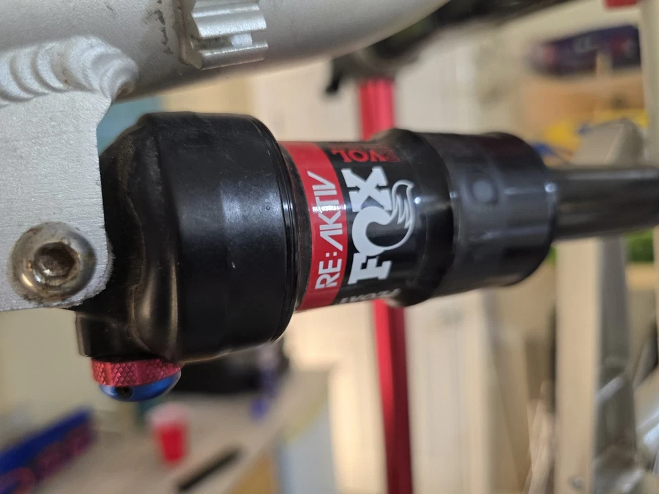 Santa Cruz Superlight MTB Fox Shock Made in USA 21 Inch - Image 3 of 4