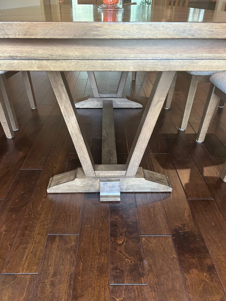 Elegant Oak Dining Set topped with a Chevron Geometric Pattern and Burl inlays - Image 4 of 4