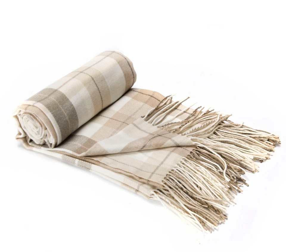 Manta con borla patrón geométrico a cuadros Chloe's - 50" x 60" Foto 2 de 2