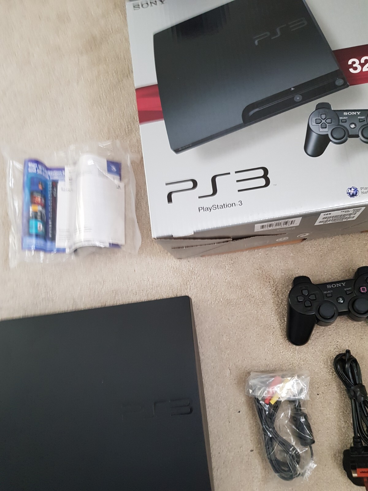 Sony PS3 Slim 320GB Bundle inc. 3 Official Controllers + 19 Games ...