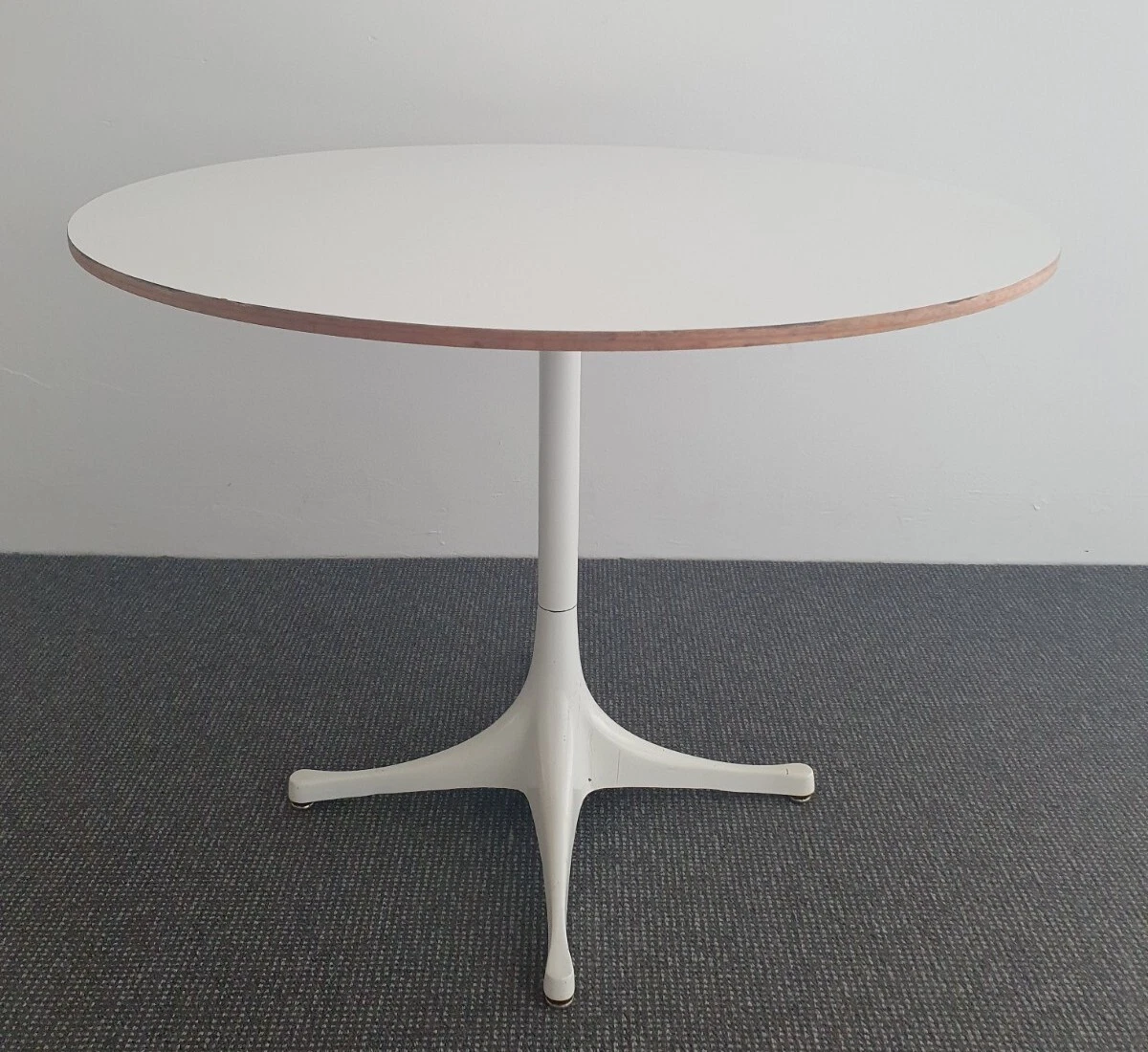 George Nelson 5452 Pedestal Table - Thumbnail 2