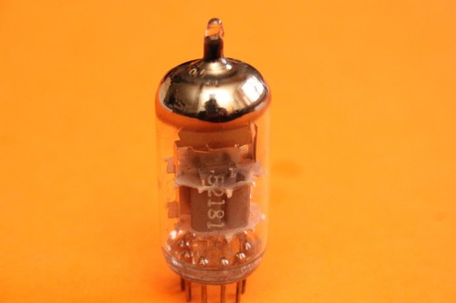 E88CC ( 6DJ8 6922 ) SIEMENS & HALSKE ( labellisé Telefunken ) code a4 8j - nos - Photo 15 sur 18