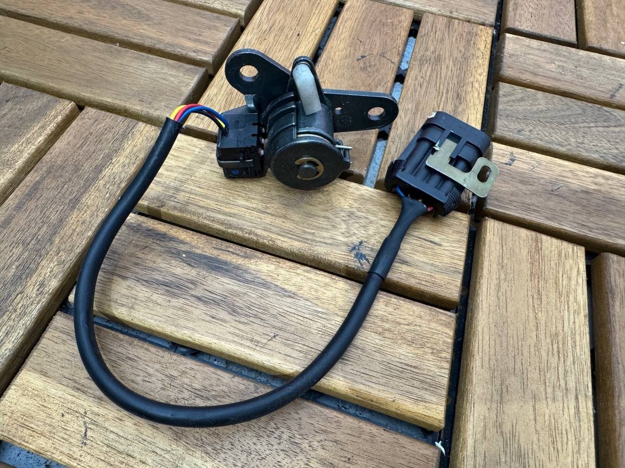 Ferrari F430 LEFT DOOR LOCK BLOCK with Cables # 65839500