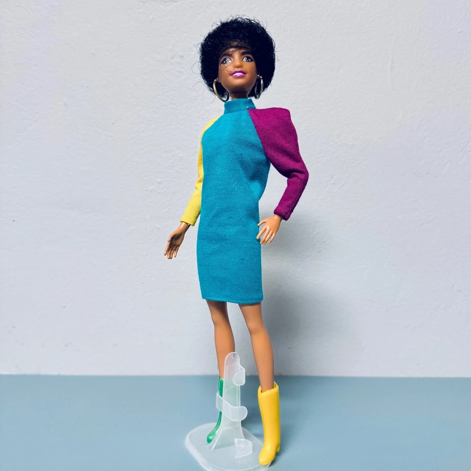 MUÑECA FASHIONISTAS ALOPECIA BARBIE150 EN MODA VINTAGE FUN7905 &WIG MATTEL BONITA Foto 3 de 4