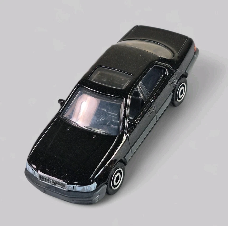 1994 LEXUS LS 400 Sedan Diorama Colecionável DieCast Modelo Carro 1:64 Preto Solto - Imagem 2 de 4