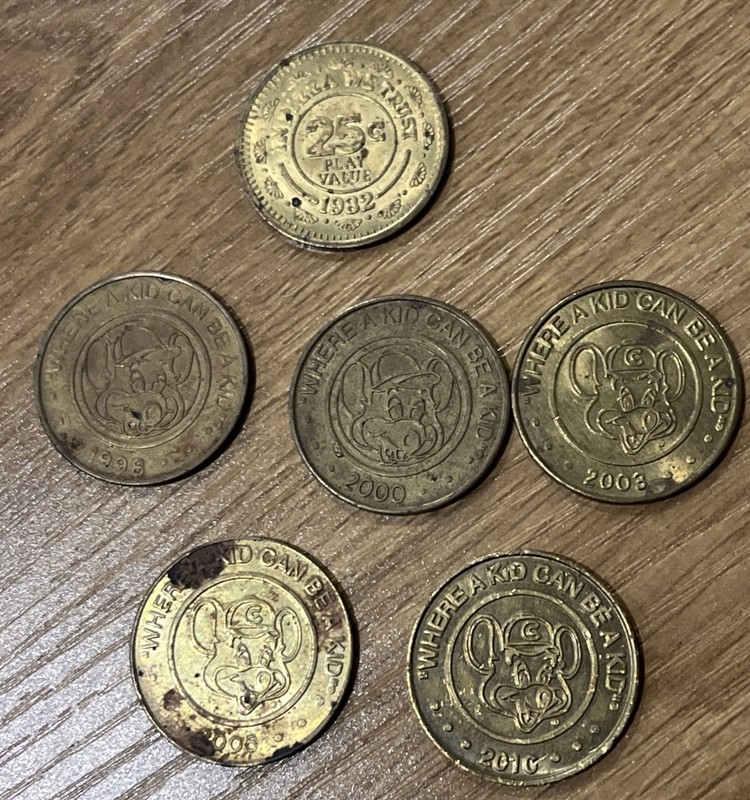 CHUCK E CHEESE 6X token lot 1982-2010 Vintage Arcade Game Pizza Time RARE