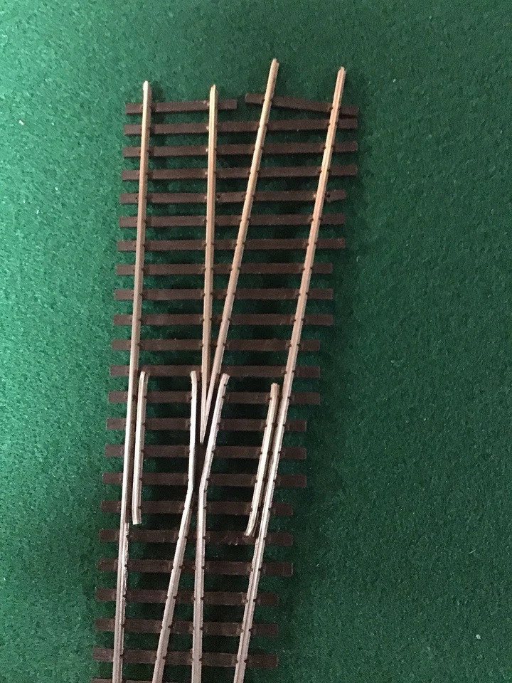 HO Walthers Code 83 #6 RH Turnout 948-804 - Image 2 of 4