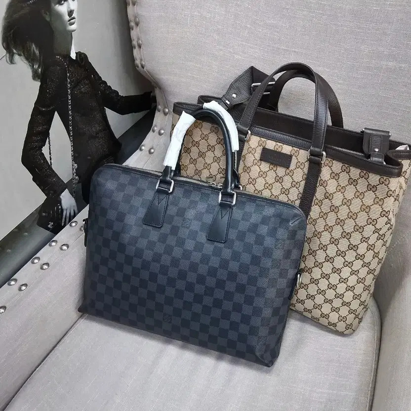 Gucci GG Supreme Canvas Shoulder Bag, Excellent Condition thumbnail 6