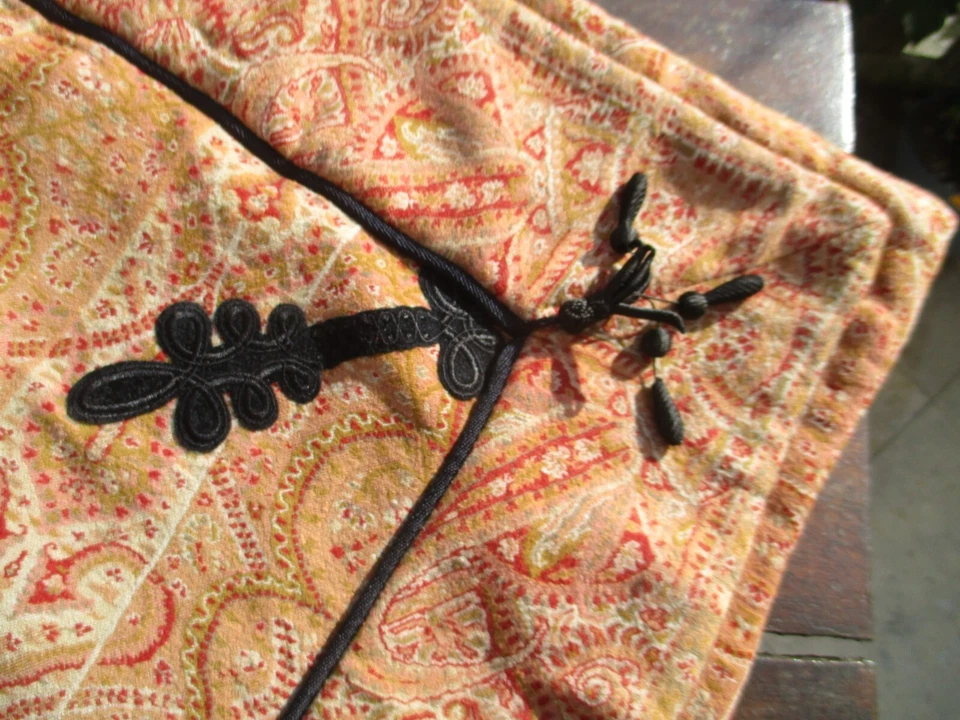 gros coussin fait avec un châle Cachemire ancien 1860 et 1976 - Photo 4/4