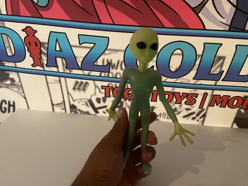 Vintage Alien Life Form With glow in the dark Alien 1995 Shadowbox - Picture 12 of 13