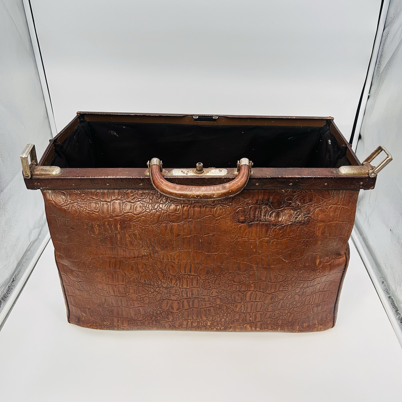 VTG Tooled Leather Doctors Bag Large Tan Antique Gladstone Style Satchel NO KEY