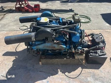 Starboard 2009 Crusader Captain’s Choice V-8 5.7 330 hp With Velvet Drive Trans