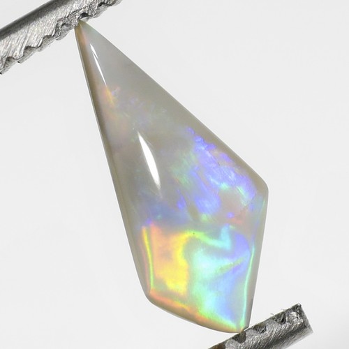 Australischer Light Opal aus Lightning Ridge – Gewicht 0.70 ct Australischer Light Opal aus Lightning Ridge – Gewicht 0.70 ct