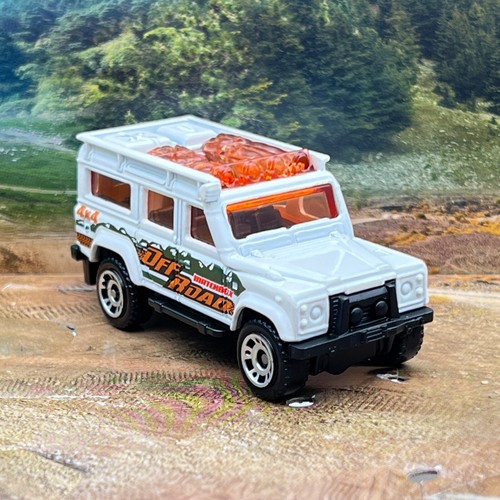 Land Rover Defender 110 1997 Matchbox blanco 2025 1:64 coche diecast suelto - Imagen 2 de 6