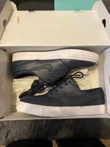 dark blue nike crewneck