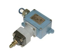 UNITED ELECTRIC CONTROLS PRESSURE SWITCH 15 AMP 480 VAC MODEL J6-55