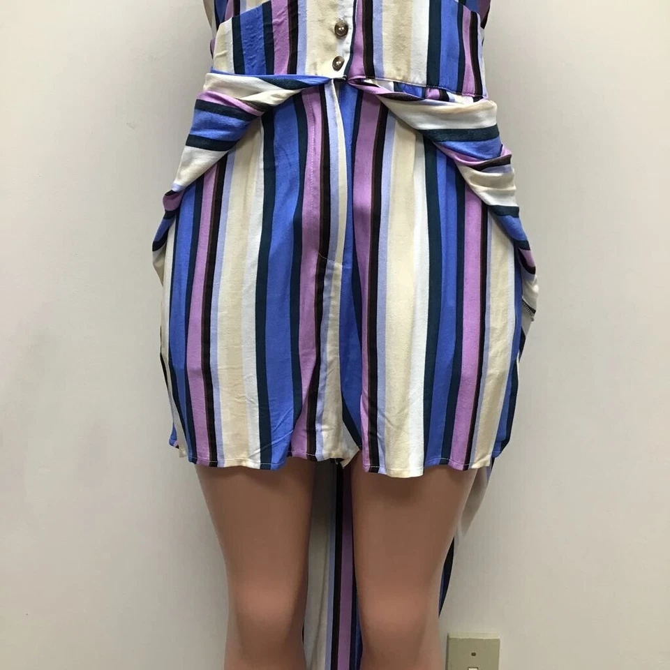 Macacão feminino ASTR The Label listra branca azul em camadas gola V sem mangas G novo - Imagem 4 de 4