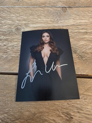 Lindsay Morgan signed photo 10x13 photo (3734) COA