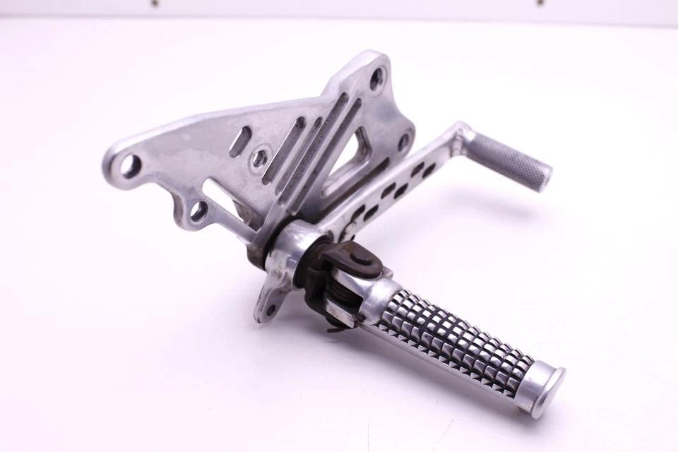 91 SUZUKI GSXR750 RECAMBIO PALANCA REPOSAPIÉS DERECHA 43511-17D01 R10.BX2 Foto 3 de 4