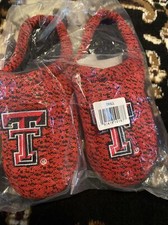 Womens Slippers   BRAND NEW  Size 8 SOFT AND WARM  