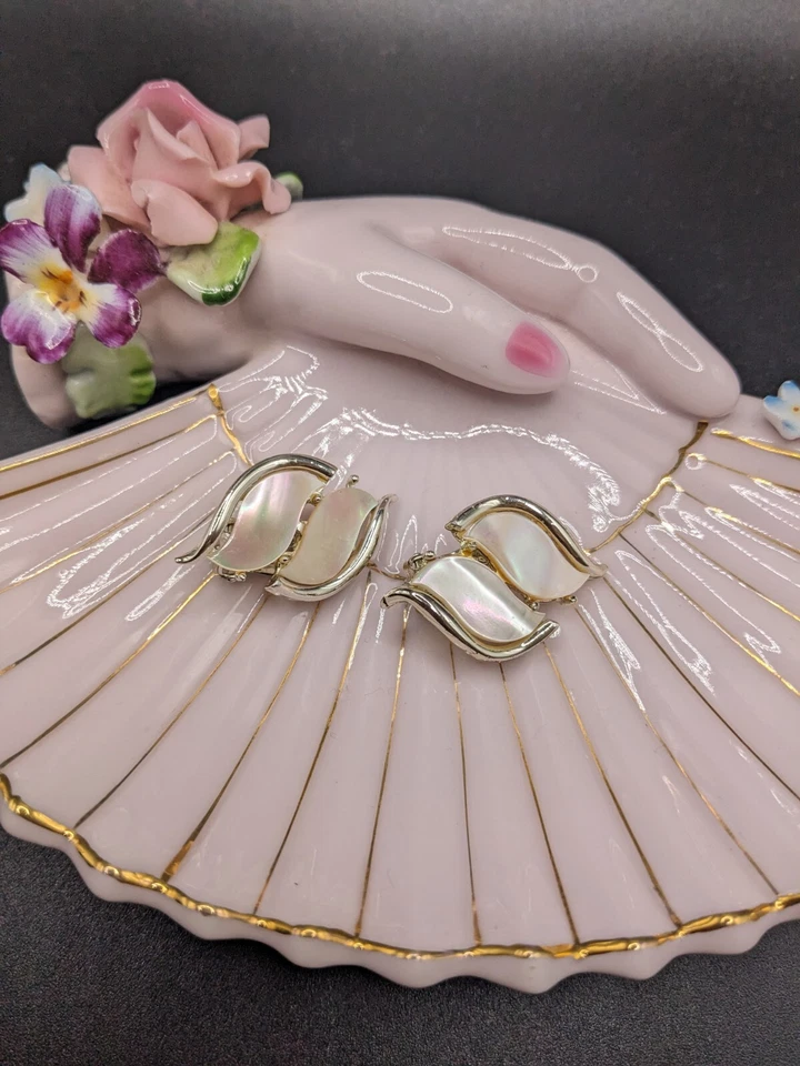 Pendientes de clip firmados Marhill Japón madreperla chapados en rodio Foto 3 de 4