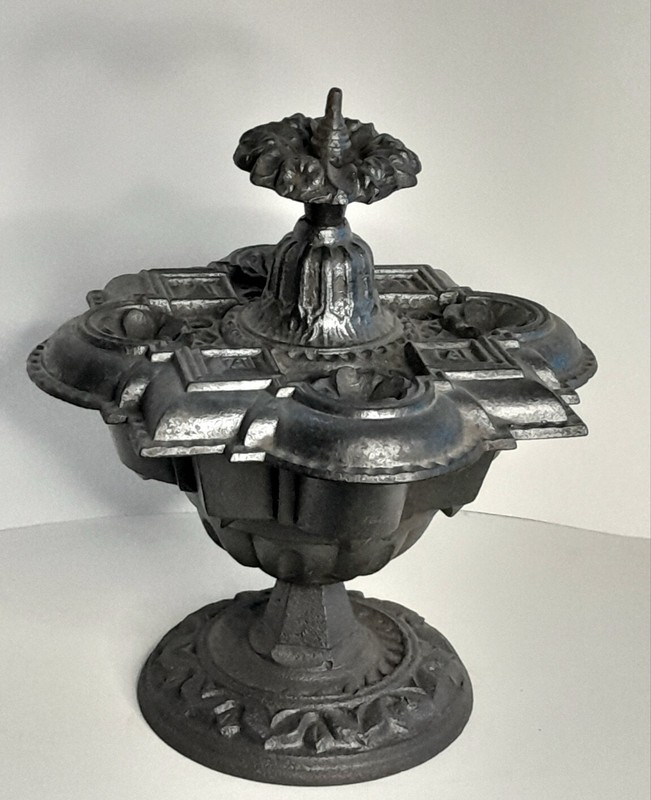 Cast Iron Round Oak Stove Topper / Humidifier
